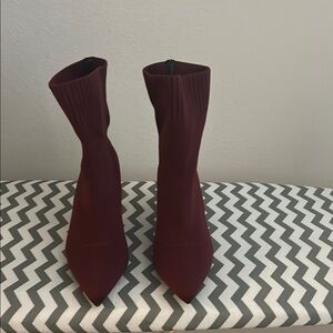 Elegant Burgundy Women's Boots